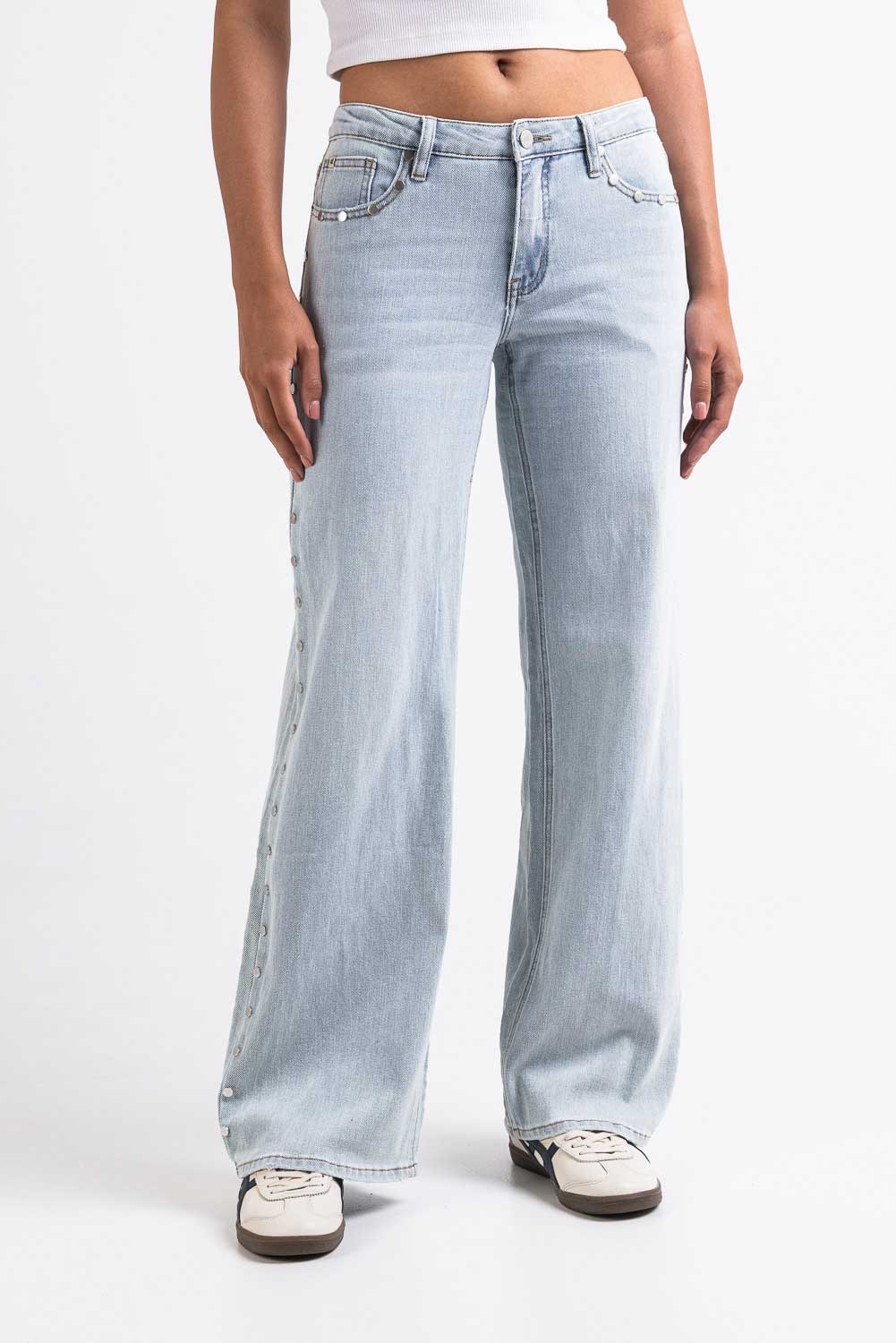 Mikka 03Mid Vide Jeans - Bleach Blue Rivets - Image 4