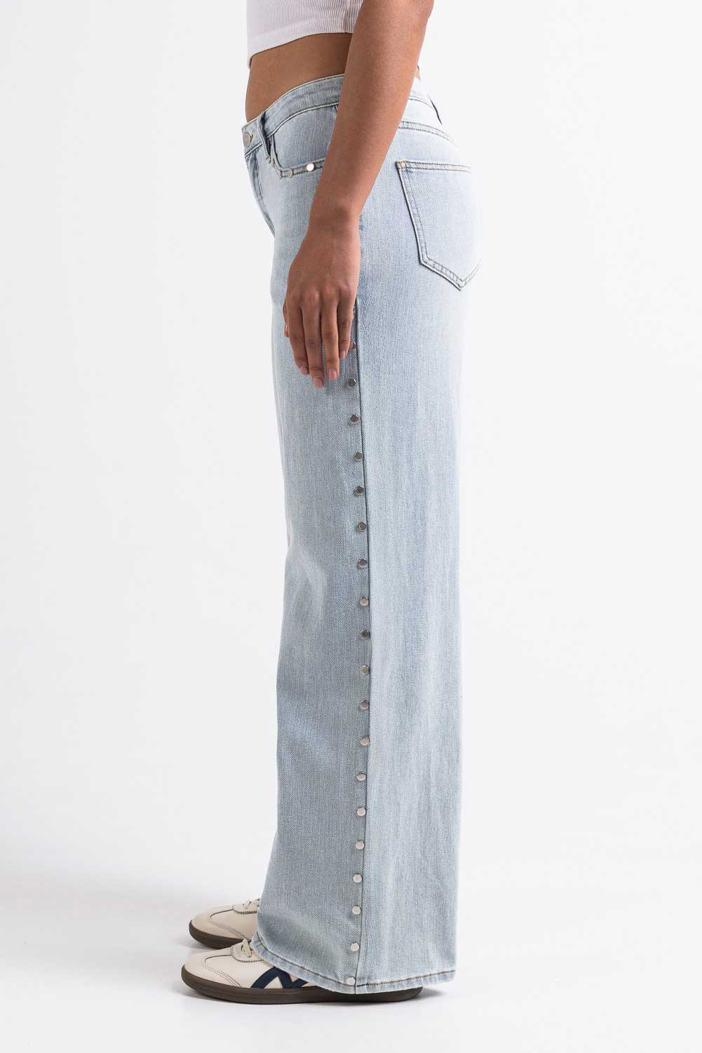Mikka 03Mid Vide Jeans - Bleach Blue Rivets - Image 5