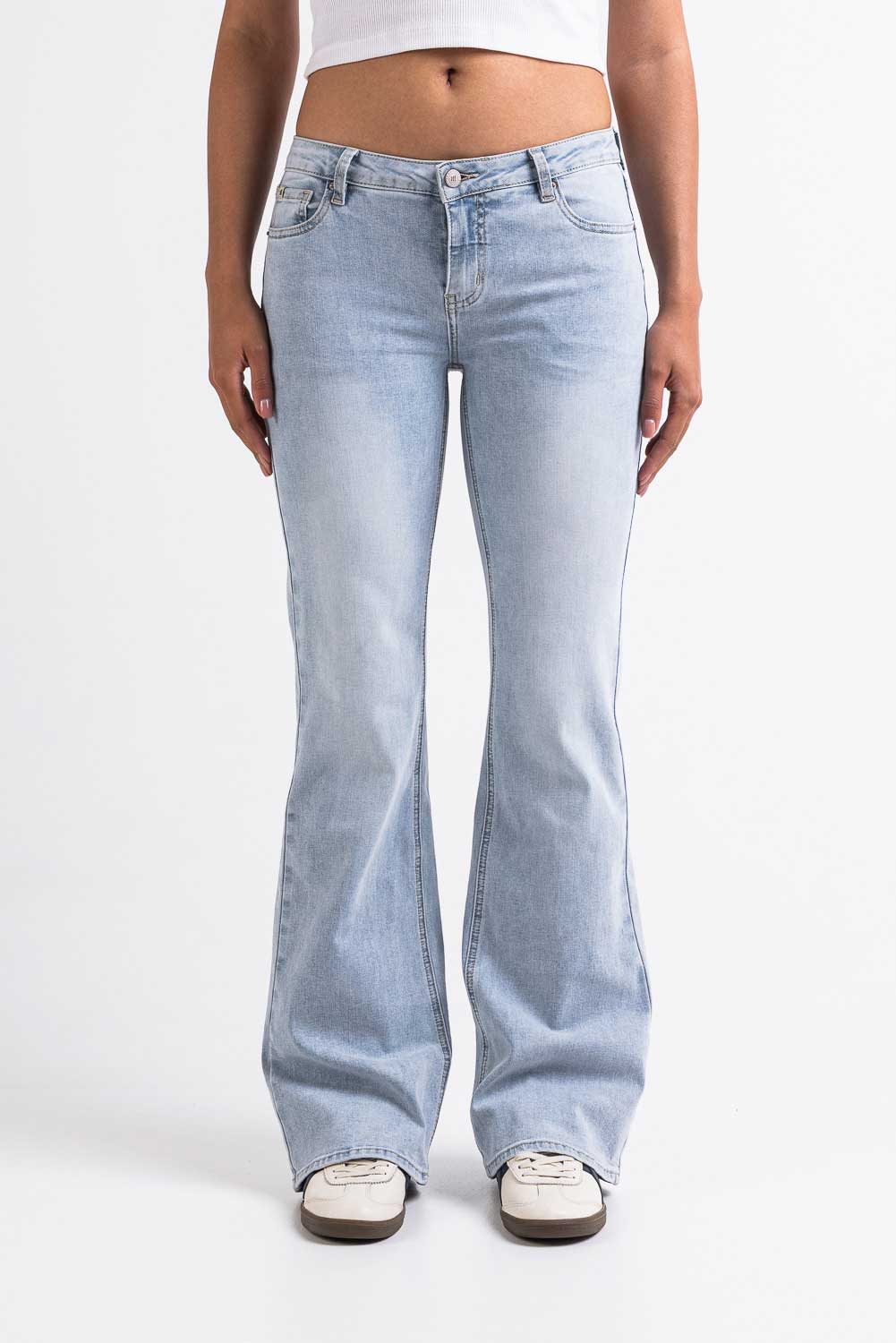 Taylor 02Low Bootcut Jeans - Bleach Blue
