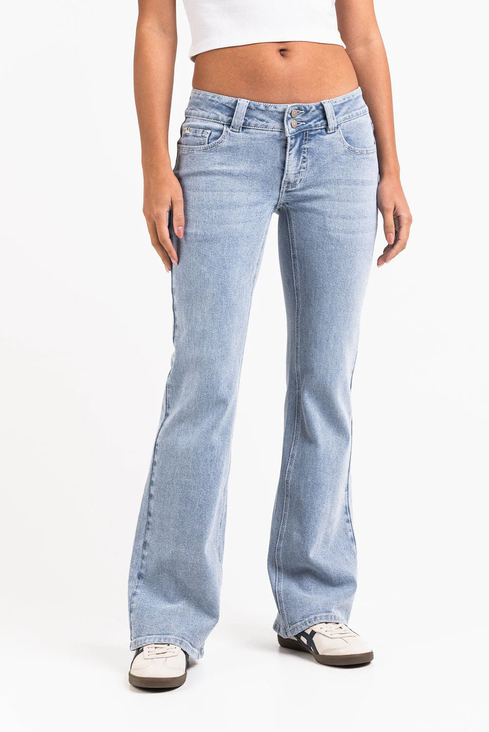 Taylor 07UltraLow Bootcut Jeans - Bleach Blue - Image 2